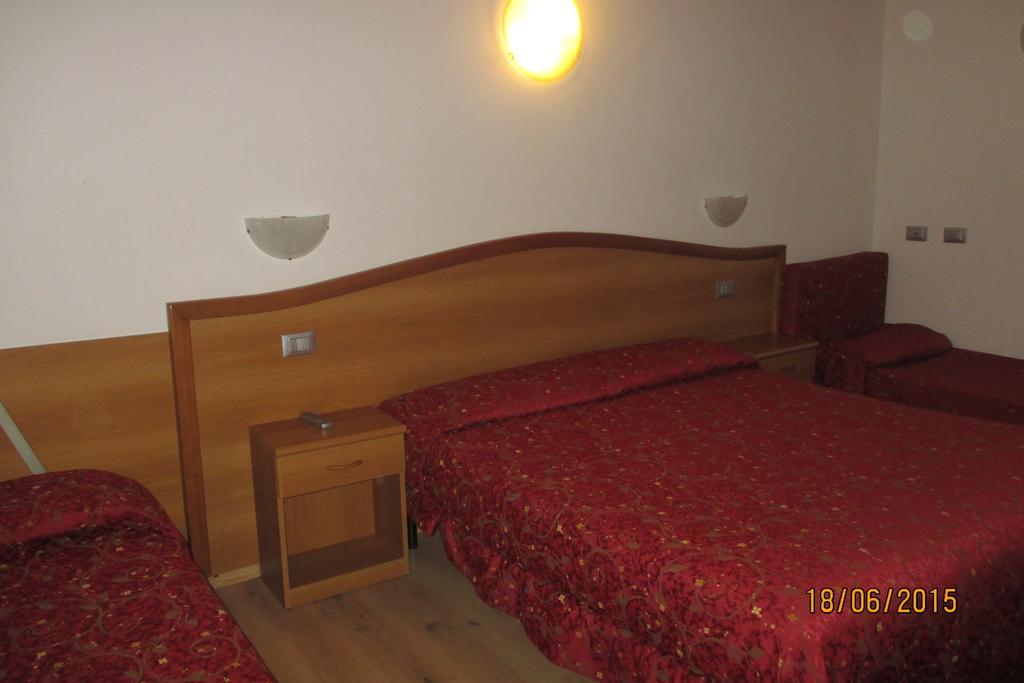 Hotel Montebaldina San Zeno di Montagna Exterior foto