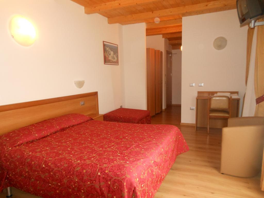 Hotel Montebaldina San Zeno di Montagna Exterior foto