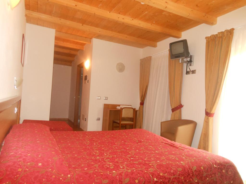 Hotel Montebaldina San Zeno di Montagna Exterior foto