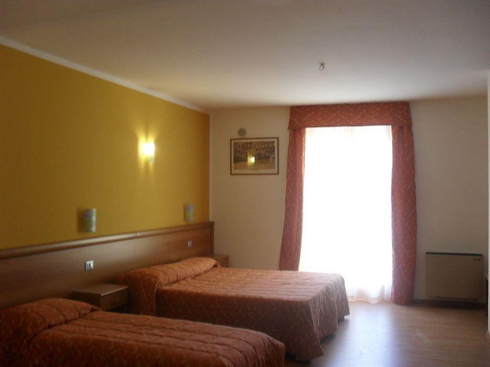 Hotel Montebaldina San Zeno di Montagna Exterior foto